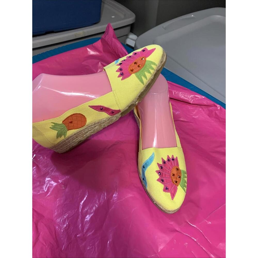 beverly feldman mules size 9B  embellished floral Fruit New‎